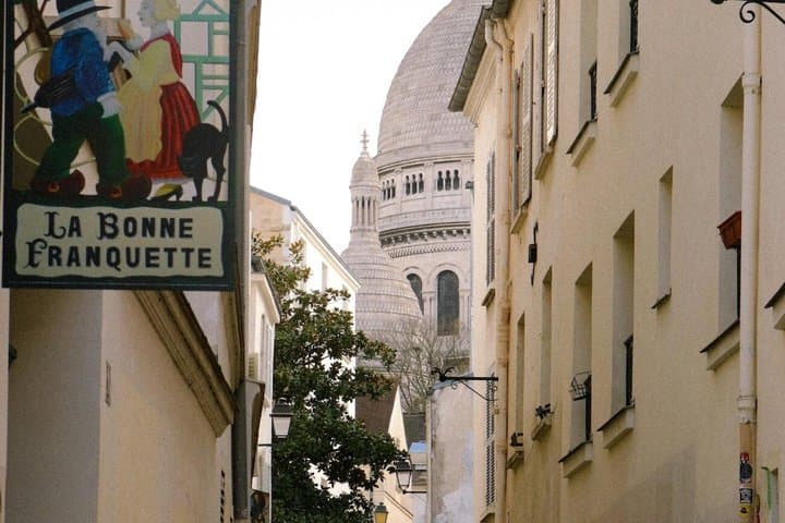 Private Early Morning Montmartre Experience with French Breakfast