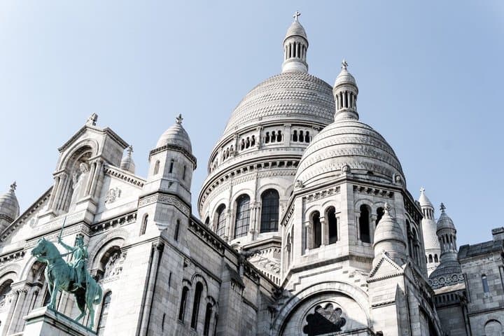 Private Early Morning Montmartre Experience with French Breakfast