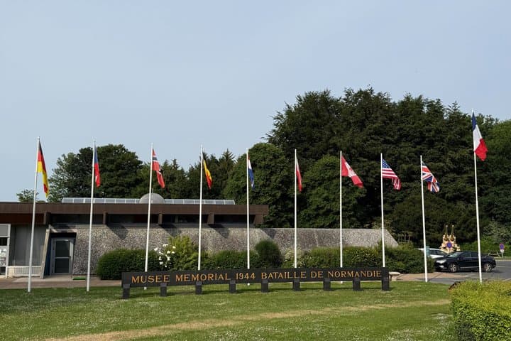 Private transfer Paris Normandy Bayeux Omaha Beach or Caen