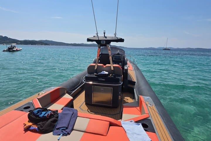 Private 11m boat trip Côte de Hyères to Port Cros