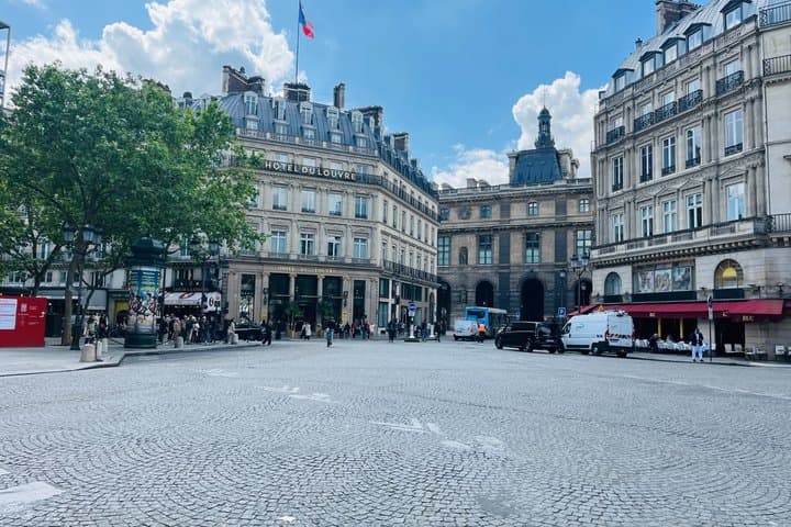 Private Paris Chic Walking Tour with Local Guide