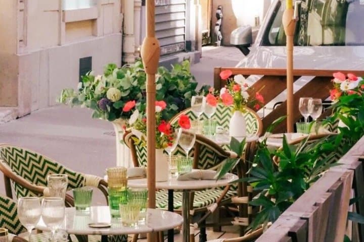 Romantic Terrace Experience and Gift near Parc Monceau