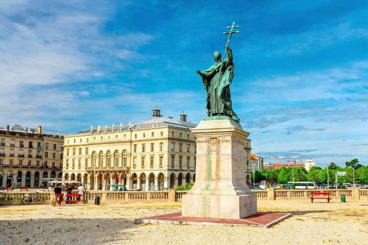 Hello Bayonne: Private 2-Hour Intro City Walk with Local Guide