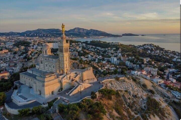 Tour and private tour DE Marseille to Aix-EN-Provence & Cassis