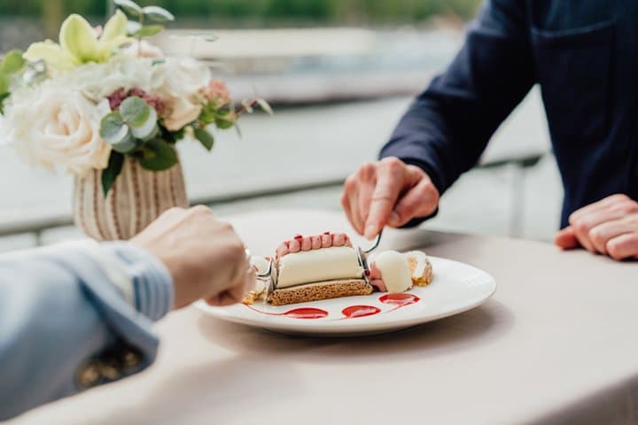 Bateaux Mouches® Christmas Special Lunch Cruise in Paris