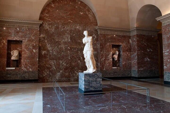 Louvre Museum Early Access Private Tour with Mona Lisa