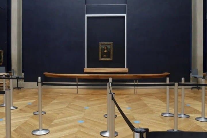 Louvre Museum Early Access Private Tour with Mona Lisa