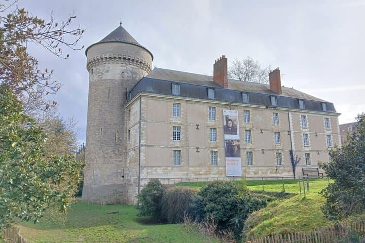Tours: Private Walking Tour on Saint Martin and the Middle Ages