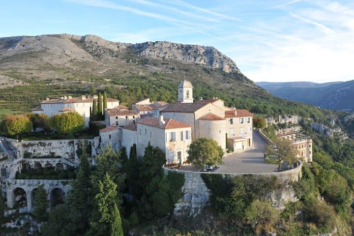 Full-Day Shared Tour Provence and its Medieval Villages from Nice