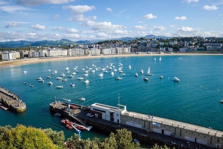 San Sebastián Guided Full Day Trip Hotel Pickup from Biarritz