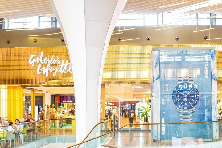 VIP Lounge Access and Premium Shopping at CAP3000