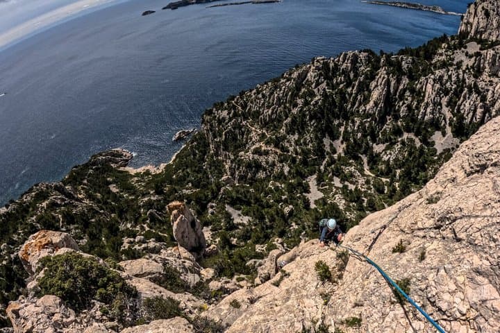 Discovery Climbing Large Routes in the Calanques of Marseille