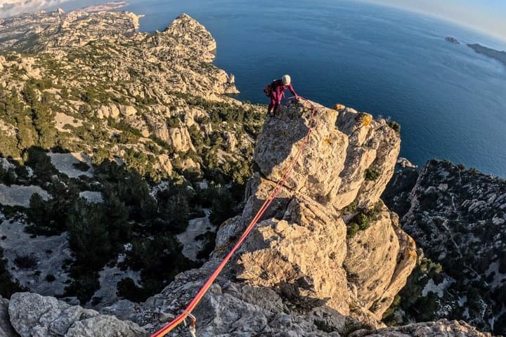 Discovery Climbing Large Routes in the Calanques of Marseille