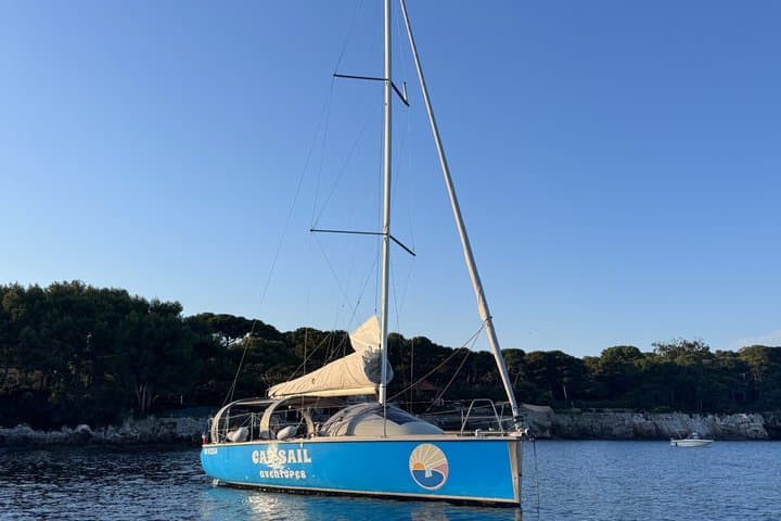 Antibes : Sailing boat trip with breakfast, snorkeling and paddle
