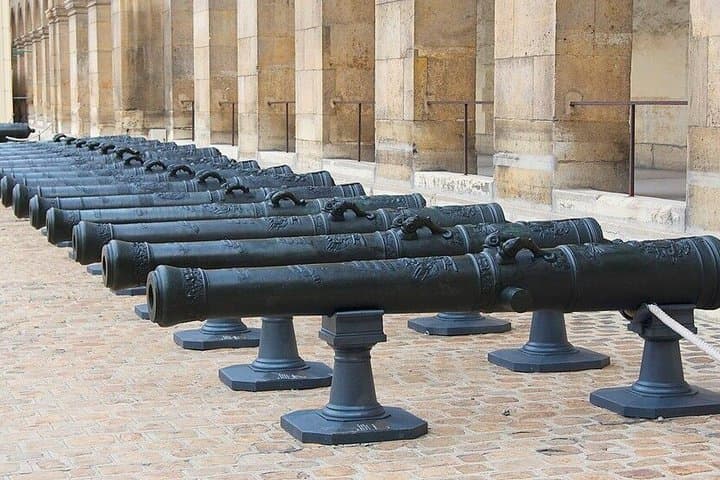 Paris Napoleon's Tomb and Les Invalides Small Group Tour