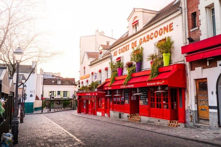 Sacre Coeur Basilica and Montmartre Small Group Guided Tour