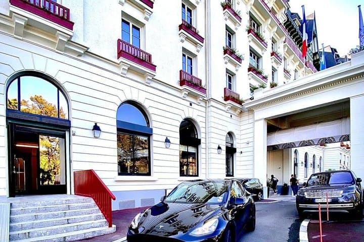 Nantes Airport Transfer to Private Luxury Transport