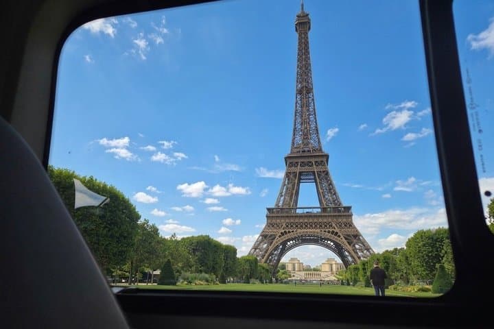 Private Paris Taxi Tour with an Interpreter Guide