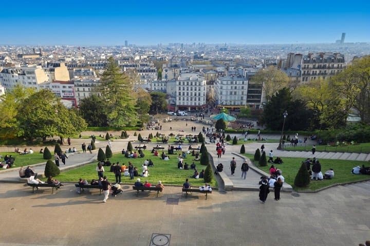 Private Paris Taxi Tour with an Interpreter Guide