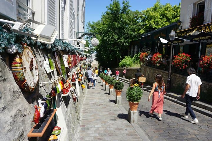 Paris Montmartre Walking Tour Sacré-Cœur, Artists and Hidden Gems