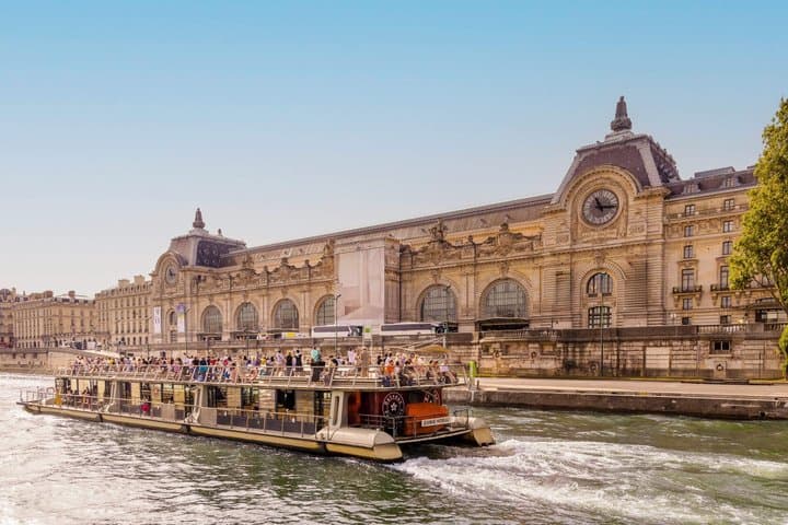 Seine River Sightseeing Cruise with Eiffel Tower Views