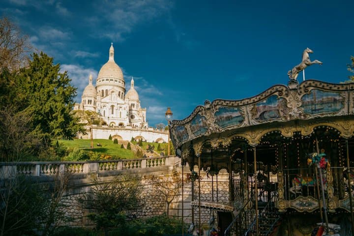 Guided Tour of Montmartre with Cheese and Wine Tasting