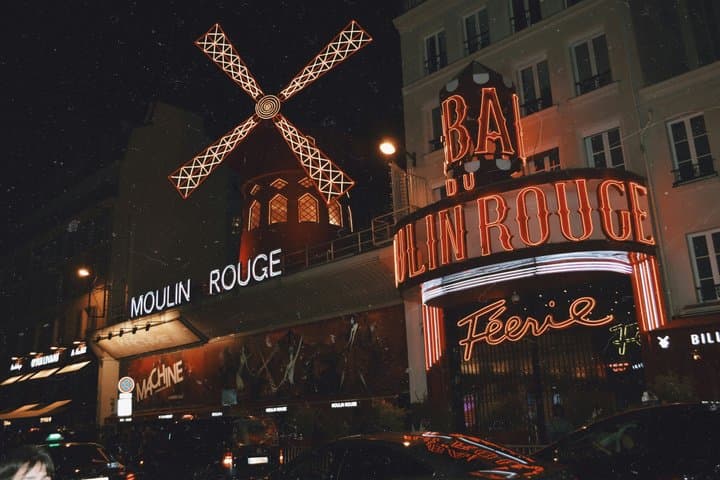 Guided Tour of Montmartre with Cheese and Wine Tasting