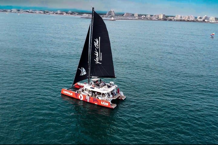 Brunch at sea with live DJ on board the catamaran Lucile