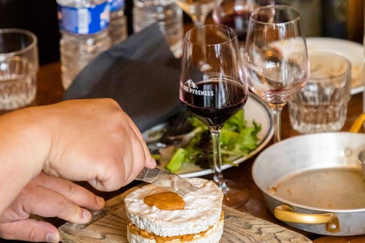 Paris: Le Marais Private Guided Food Tour with 10 French Tastings