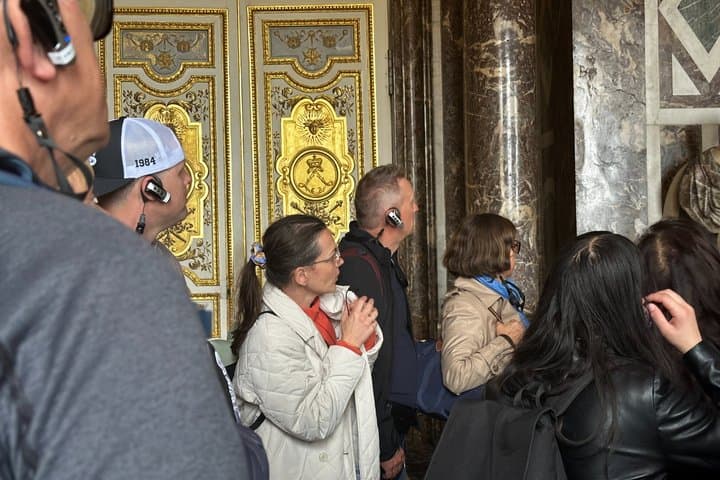 Versailles Small Group Guided Tour by Minibus from Paris