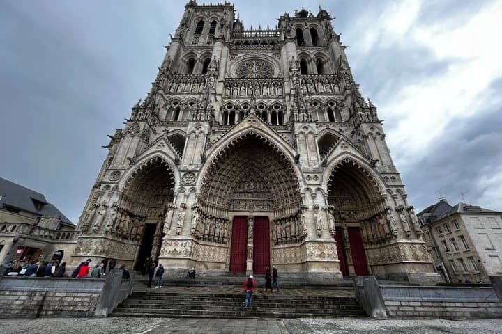 Amiens City Walk with Audio Guide in 7 Languages on your Phone