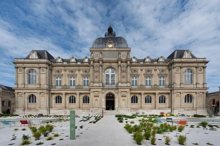 Amiens City Walk with Audio Guide in 7 Languages on your Phone