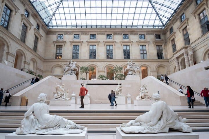 Paris Louvre Museum Guided Tour with Tickets
