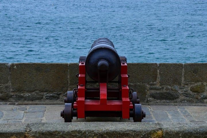 Saint-Malo Intra-Muros audioguide stories flavors and secrets