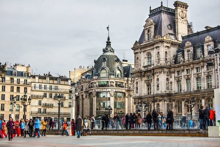 Paris Guided Tour with 15 Attractions
