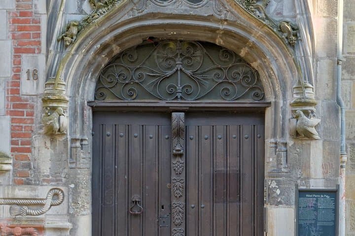 Essential Self Guided Walking Tour with Audio Guide and Quiz