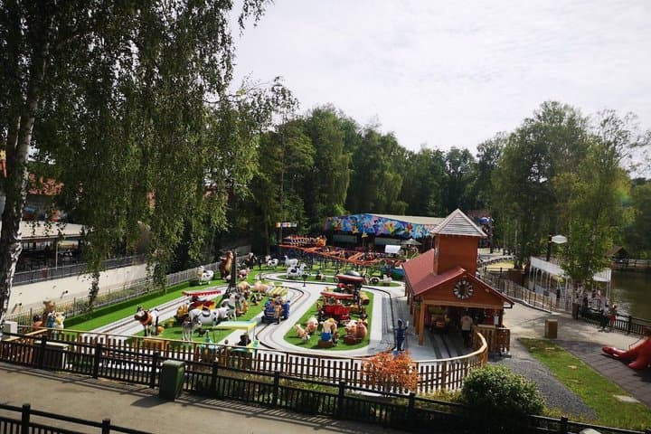 Cool Off from Heat: Parc Saint-Paul Theme Park DayTrip from Paris
