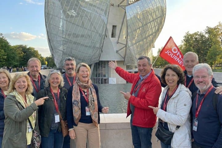 Louis Vuitton Foundation Exterior Walking Tour and Premium Entry