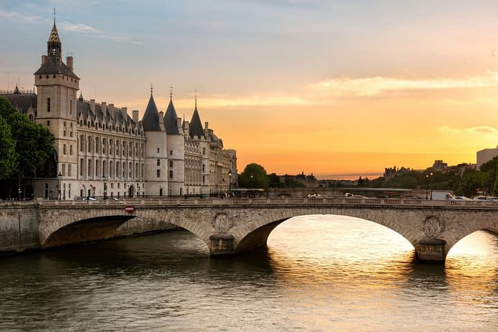 Seine River Cruise Tour and Optional Macaron Tasting