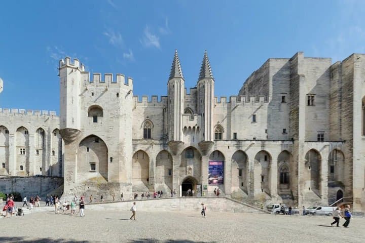 Avignon Self Guided Walking Tour Landmarks Audio and Quiz
