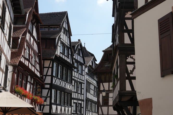 Colmar Self-Guided City Walking Tour & Scavenger Hunt
