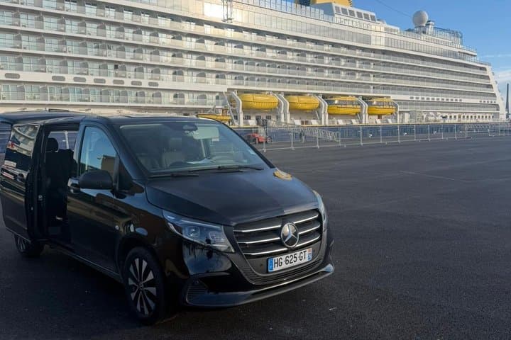 Bayeux to Paris: Private Transfer with Optional Giverny Stop