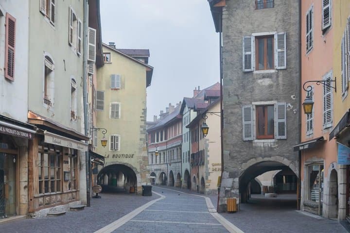 Annecy Self Guided Walking Tour Landmarks with Audio and Quiz