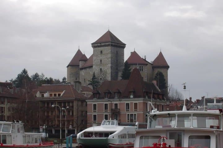 Annecy Self Guided Walking Tour Landmarks with Audio and Quiz