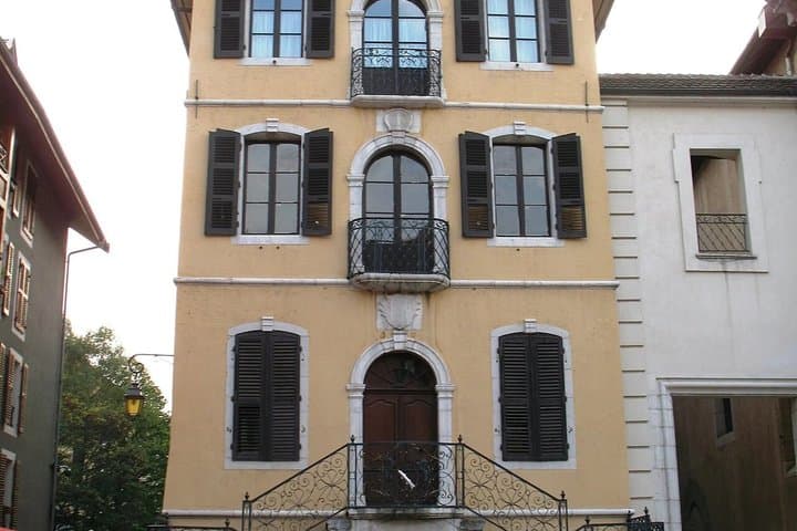 Annecy Self Guided Walking Tour Landmarks with Audio and Quiz