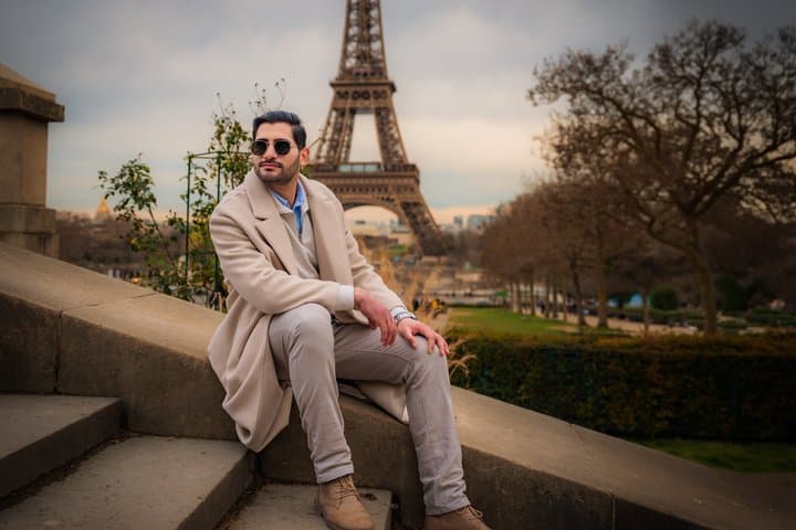 Paris Eiffel Tower Small-Group Photoshoot