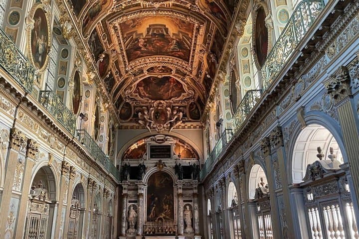 Château de Fontainebleau and Gardens Guided Day Trip from Paris
