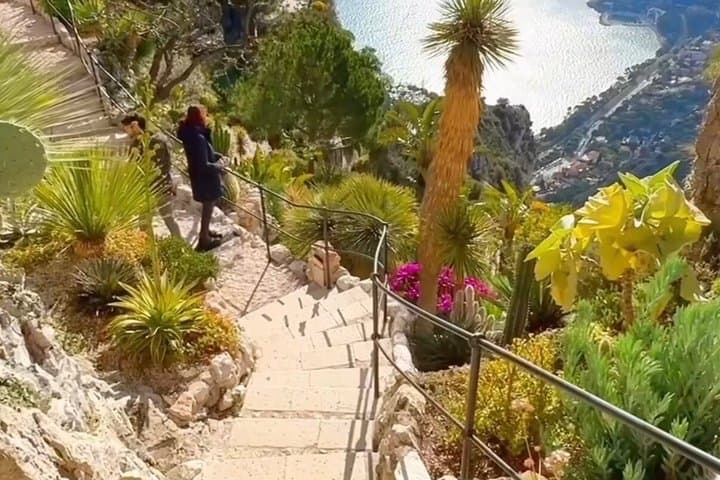 1 hour of paddleboarding in Monaco + Èze + Saint-Jean Cap Ferrat