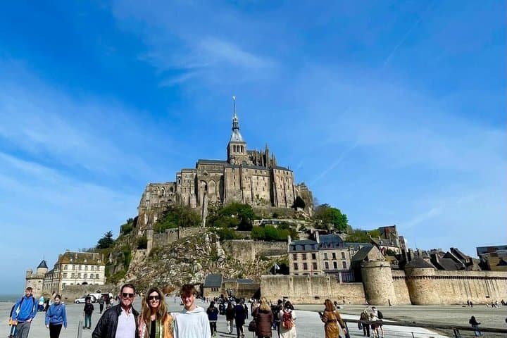 Caen or Bayeux : Mont Saint-Michel Tour by Vintage Range Rover