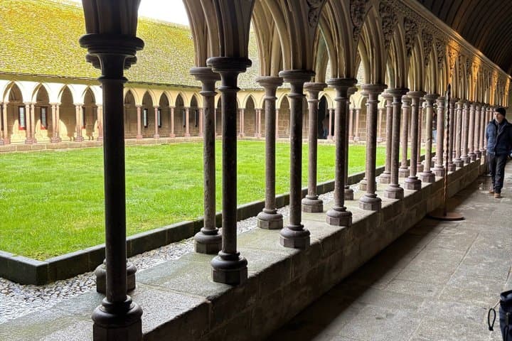 Caen or Bayeux : Mont Saint-Michel Tour by Vintage Range Rover